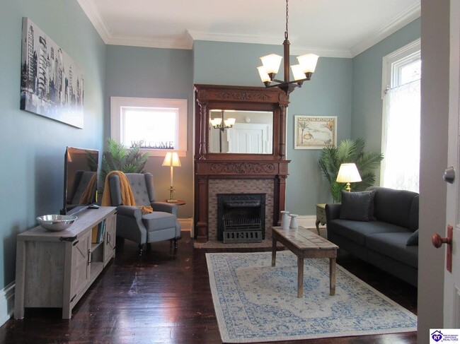 Building Photo - 208 N Mulberry St