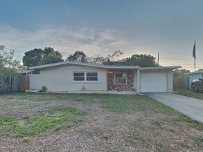 Building Photo - 1224 N Saturn Ave