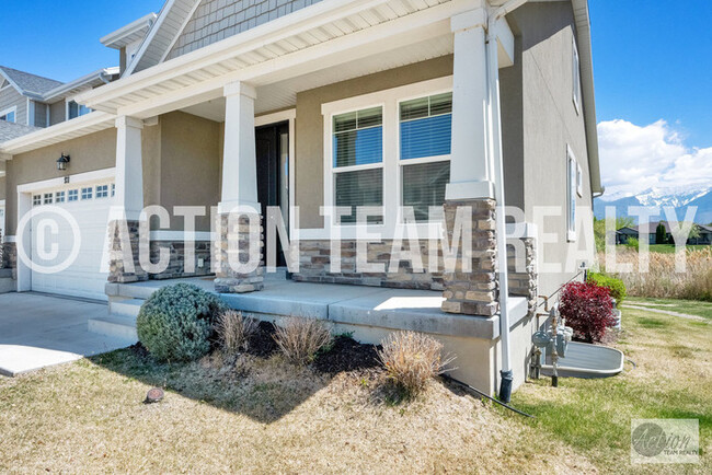 Building Photo - Row End Townhome in Orem!