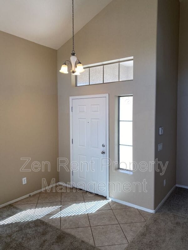 Building Photo - 2541 W Canyon Way
