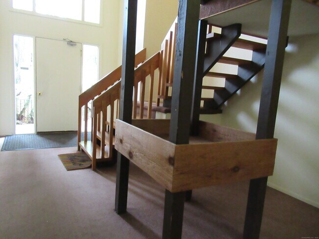 Building Photo - 67 Riverview Dr