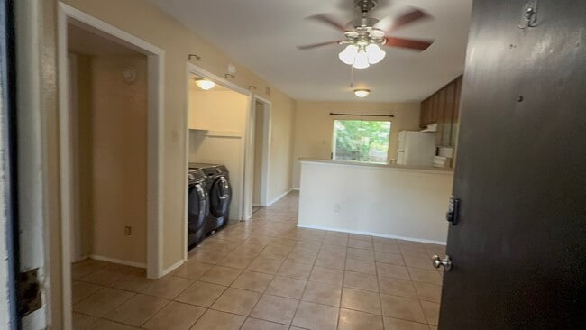 Building Photo - 315 Manuel Dr