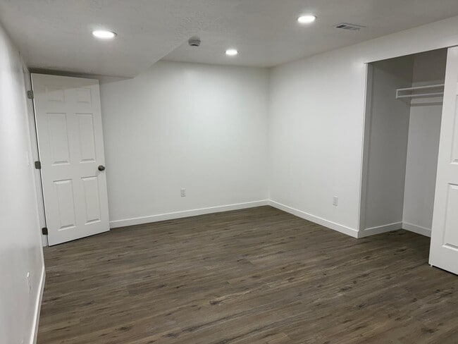 Building Photo - 2506 N Geranium Dr