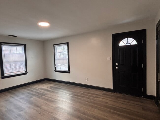 Photo - 219 N 32nd St House