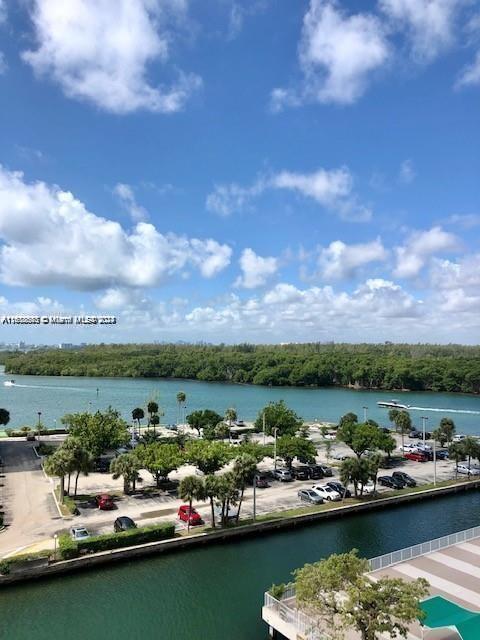 Foto del edificio - 400 Kings Point Dr