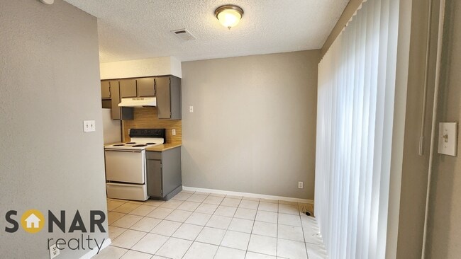 Building Photo - 1318 Southport Dr