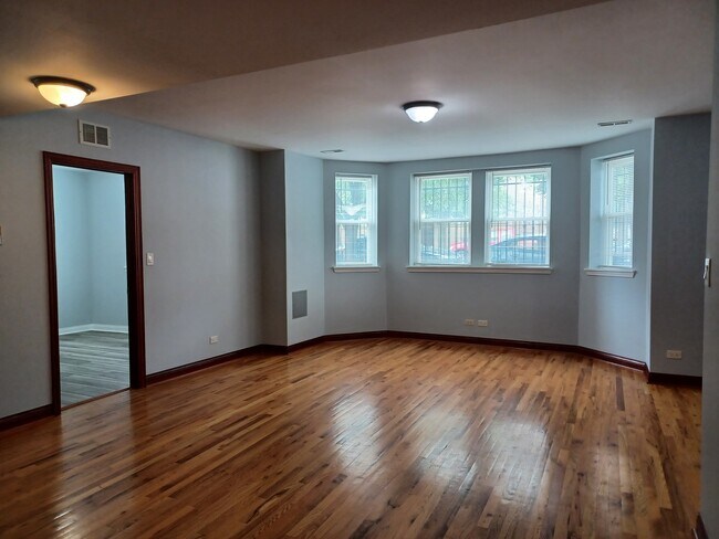 Building Photo - 5741 N Kimball Ave