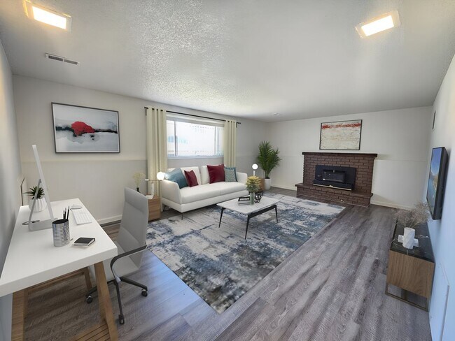 Building Photo - $2,700 – Spacious 4 Bed / 2 Bath Home in S...