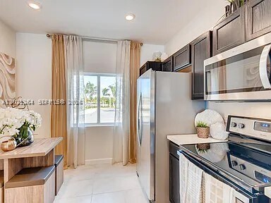 Foto del edificio - 2820 NW 182nd St