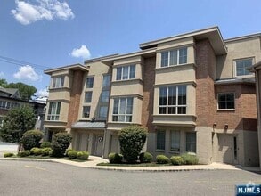 Building Photo - 200 Laird Pl