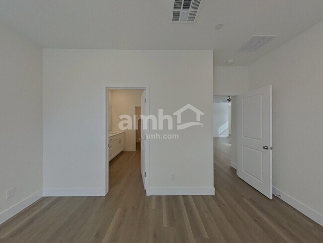 Foto del edificio - 889 English Primrose St