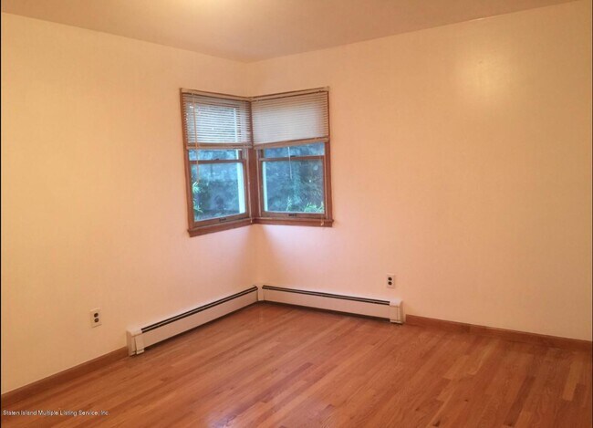 Foto del edificio - 62 Bennett Pl