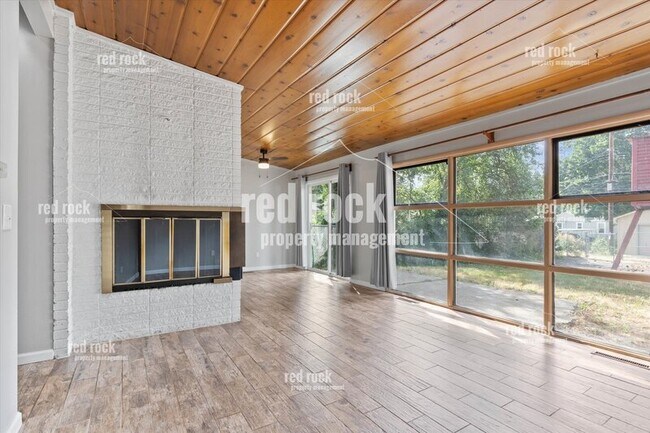 Building Photo - 1428 E 40th Ave