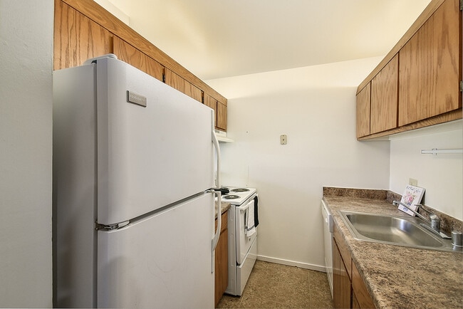 Amanecer - Cocina - Harbor Pointe Apartments