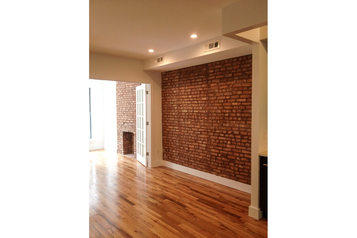 Foto del edificio - 354 Marcus Garvey Blvd