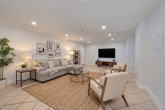 Building Photo - 2734 Bird 301