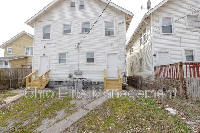 Building Photo - 618 Racine Ave