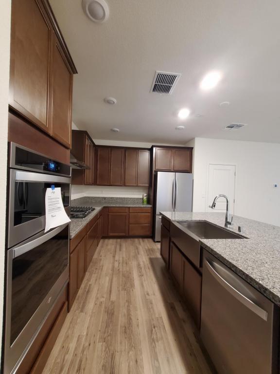 Building Photo - Comfort and Convenient Living In The Cove.
