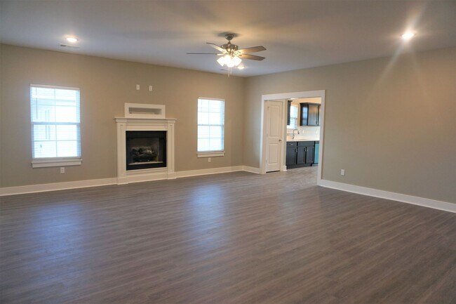Foto del edificio - Brand New 3 Bedroom Home with Privacy Fenc...
