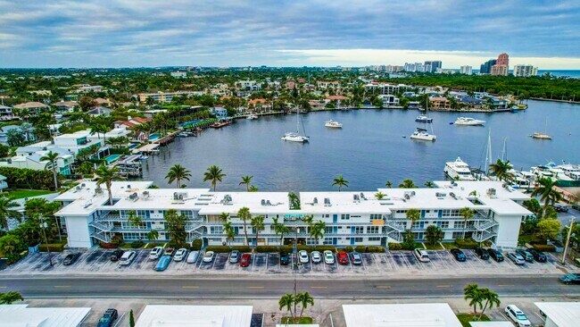 Foto del edificio - 2727 Yacht Club Blvd