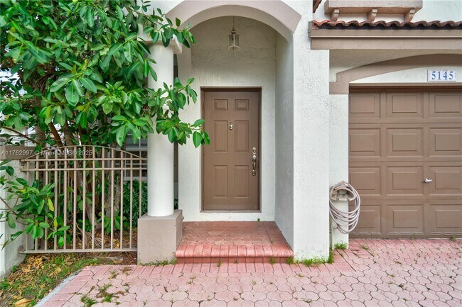 Foto del edificio - 5145 NW 116th Ct