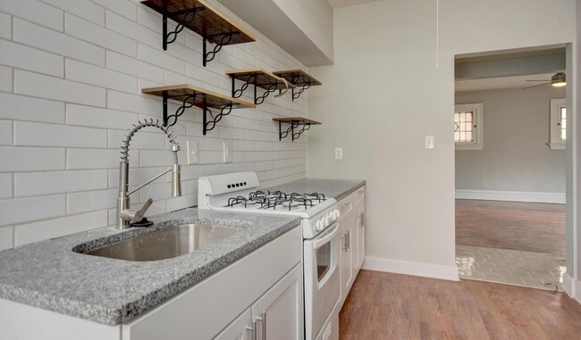 Building Photo - 1692 Bryden Rd