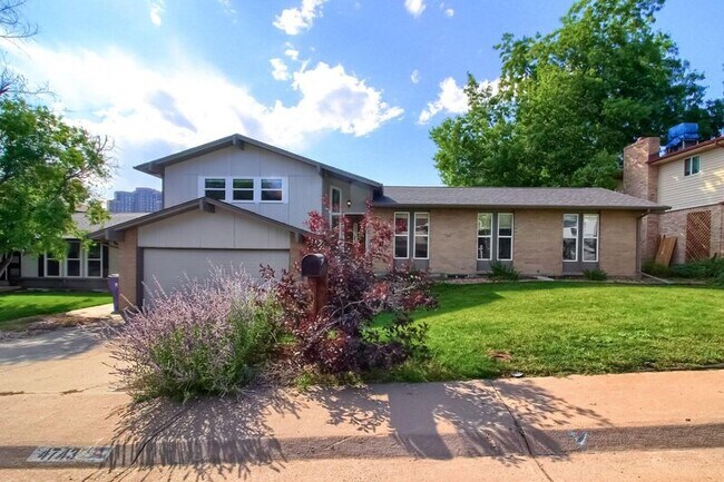 Foto del edificio - 4743 S Willow St