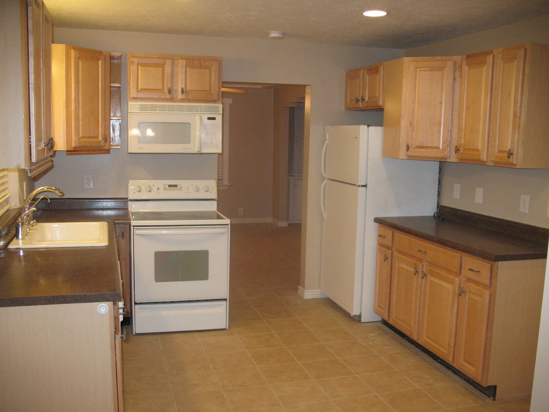 Primary Photo - 3525 2200 W