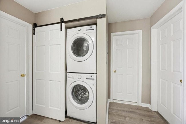 Building Photo - 253 Miley Rd