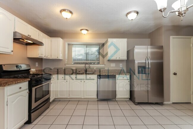 Building Photo - REDUCED!- Easter Special !!
