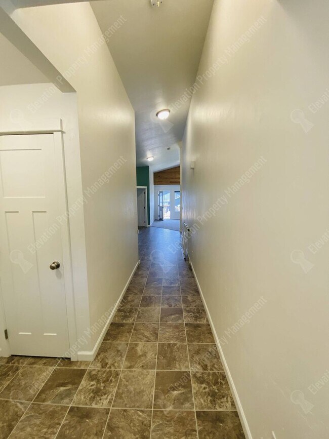 Building Photo - 3-BR 2-BA Tumalo Home