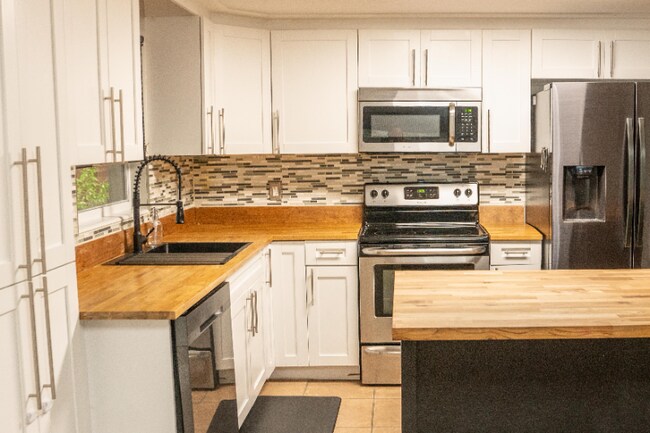 Foto del edificio - 3703 N Tampa St
