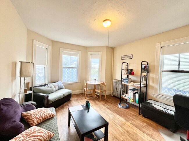 Building Photo - 78 Aldie St