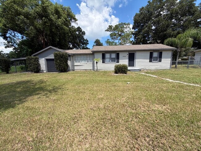 Building Photo - 3/2 Orlando Home Large Back Yard Immediate Move In!