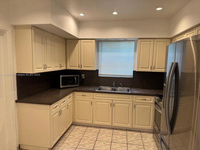 Foto del edificio - 15195 NE 2nd Ave