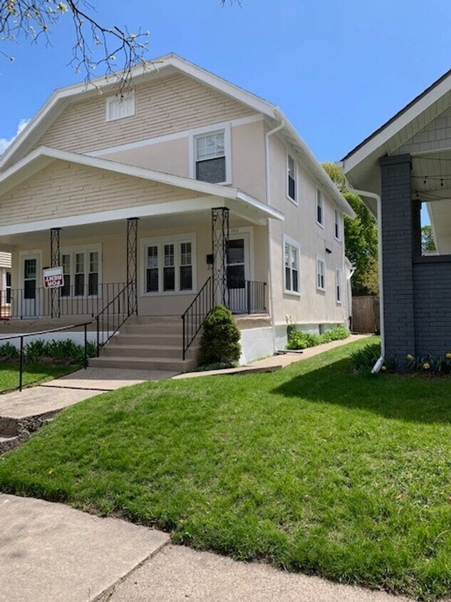 Primary Photo - 748-750 Crescent St NE