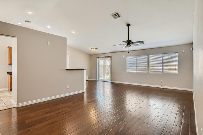 Foto del edificio - 1 Story, 3 Bedroom, 2 Bath Home located in...