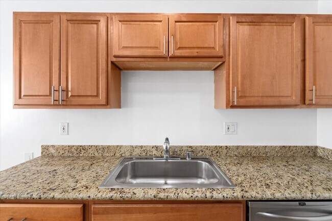Building Photo - 612 Huntley Dr