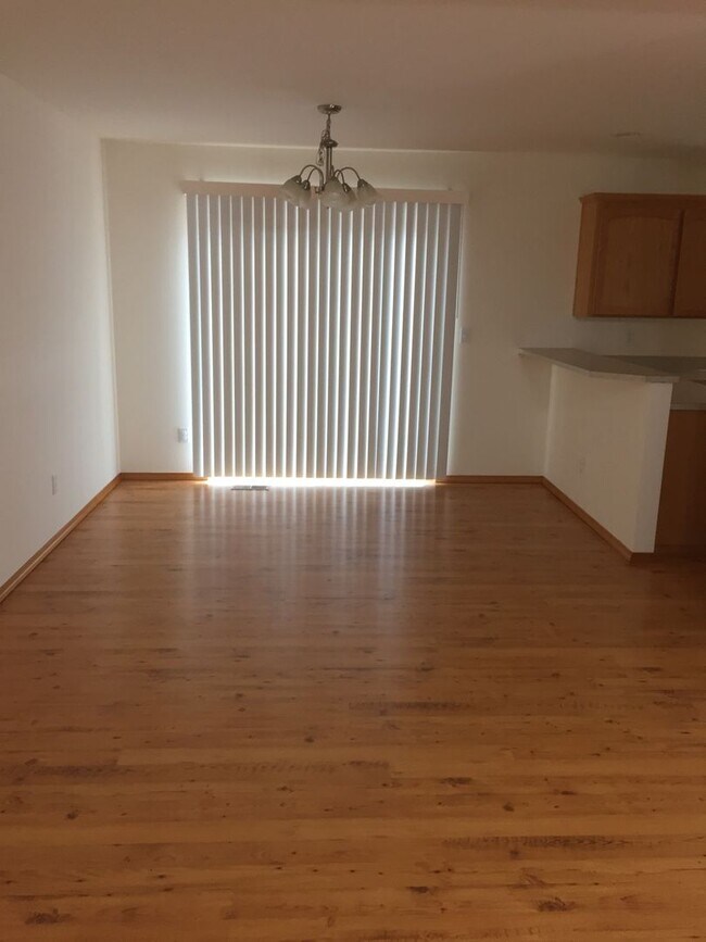 Foto del edificio - ***PENDING APPLICATION*** Lovely 3 Bedroom...
