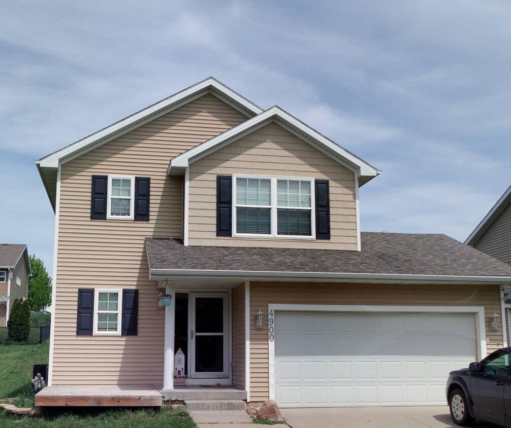 Primary Photo - Desirable Brook Run Village Home!