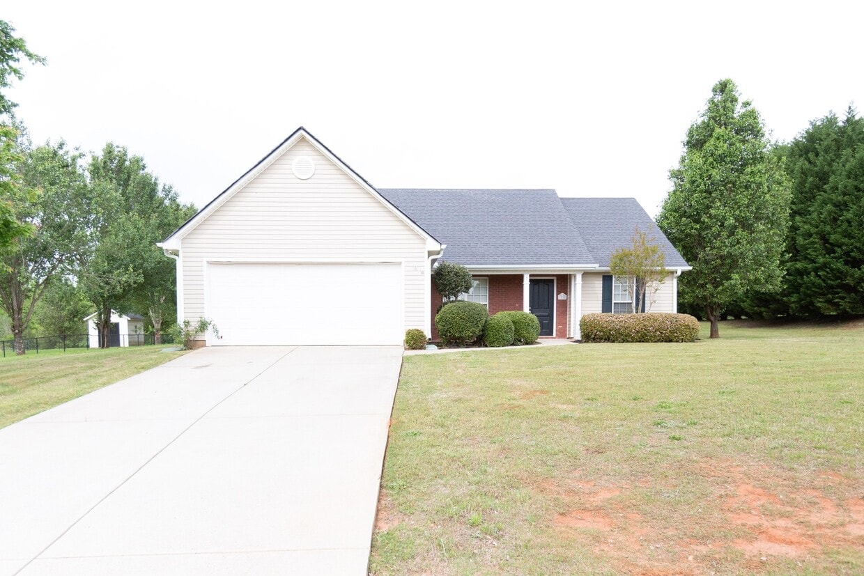 Primary Photo - Beautiful 3 bedroom, 2 bath single family ...