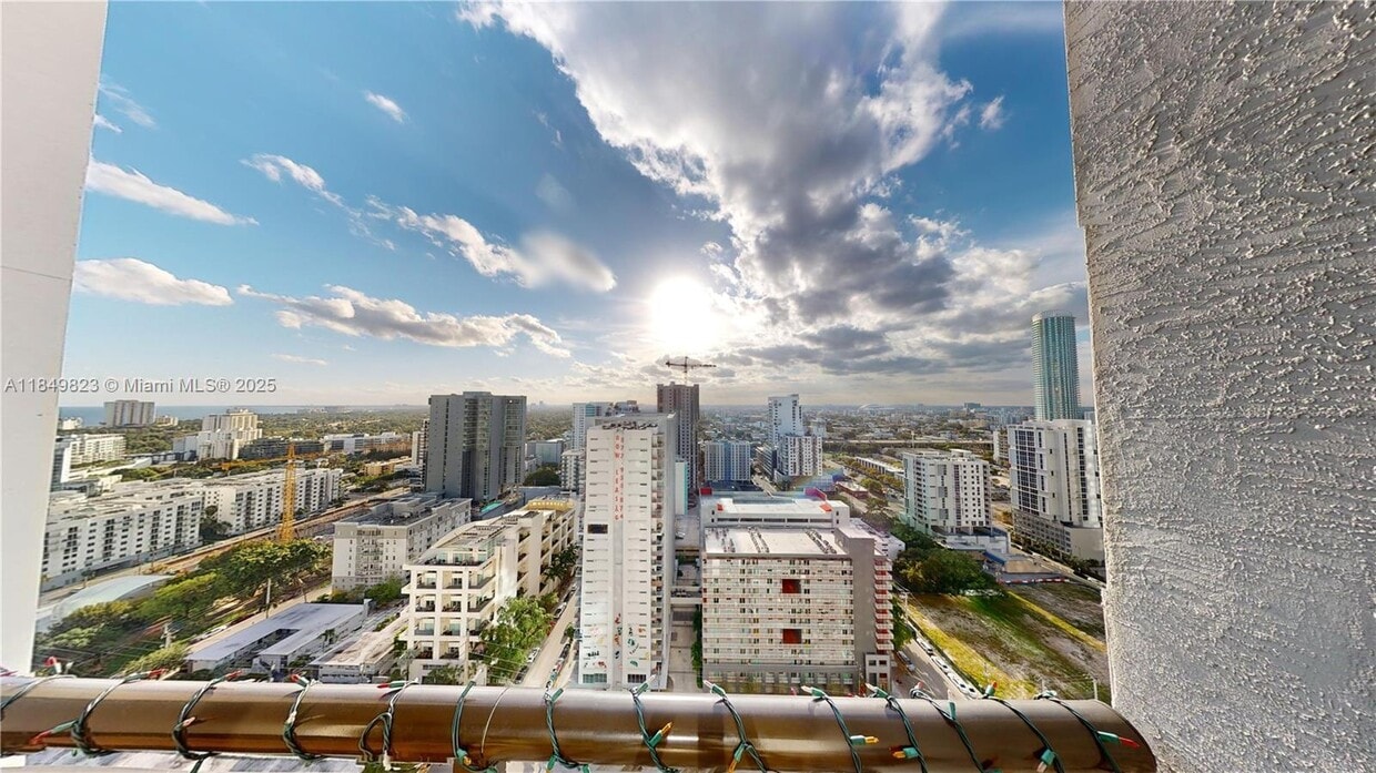 Foto principal - 999 SW 1st Ave