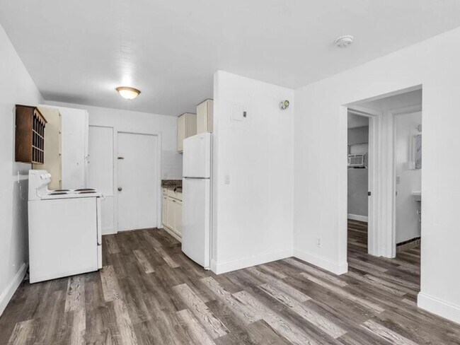 Building Photo - 203 4th