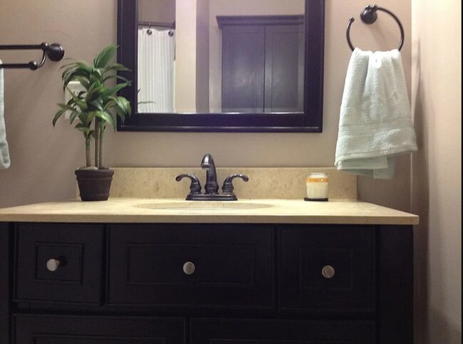 Foto del edificio - 4 Bed | 2 Bath in Midtown!