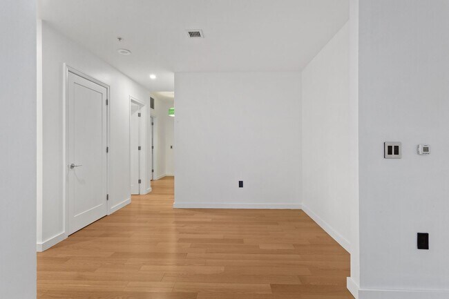Foto del edificio - Exquisite 1BD/1.5BTH Condo Unit in the Pea...