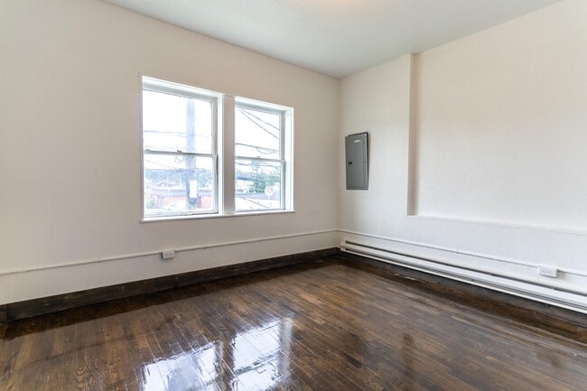 Building Photo - 5439 S Tacoma Way