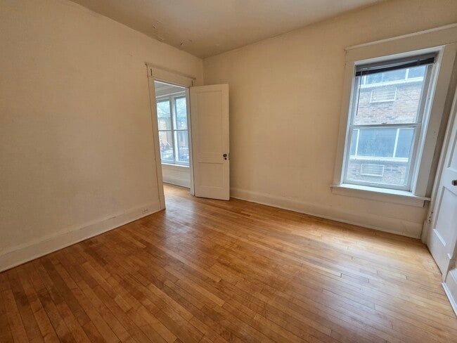 Building Photo - 2402 E Webster Pl