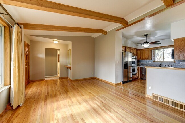 Building Photo - Great 4 Bedroom 3 Bath Home with 2 Car Garage and Covered Patio!