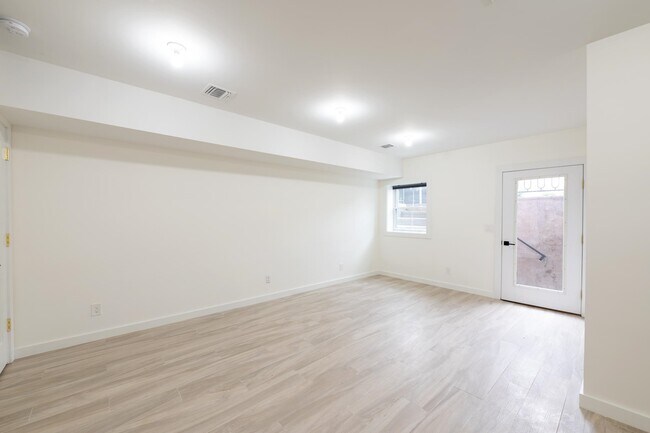 Building Photo - 340 Randolph Ave
