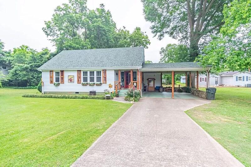 307 Almon Ave, Tuscumbia, AL 35674 House Rental in Tuscumbia, AL